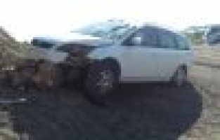 Otomobil tarlaya uçtu: 4 yaralı