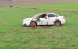 Otomobil tarlaya yuvarlandı: 2 Yaralı