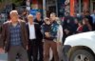 OTOMOBİL ÜÇ YAŞINDAKİ ÇOCUĞA ÇARPTI