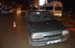 Otomobil Yayaya Çarptı: 2 Yaralı