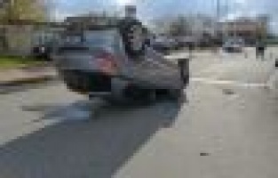 Otomobilin takla atma anı kameralara yansıdı: 4 yaralı