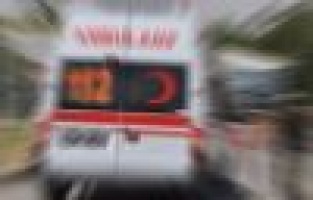 Otomobille Ambulans Çarpıştı: 3 Yaralı