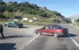 Otomobille kamyonet çarpıştı: 2 Yaralı