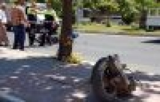 Otomobille motosiklet çarpıştı: 1 yaralı