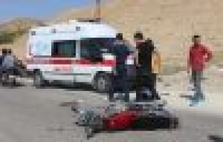Otomobille motosiklet çarpıştı: 1 yaralı