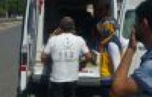 Otomobille motosiklet çarpıştı: 2 yaralı