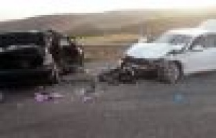 Otomobiller Çarpıştı: 1 Ölü, 1 Yaralı