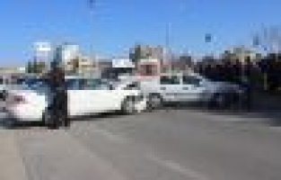 Otomobiller çarpıştı: 3 Yaralı