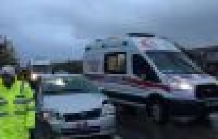 Otomobiller çarpıştı: 4 yaralı