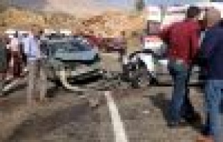  Otomobiller Çarpıştı: 4 Yaralı