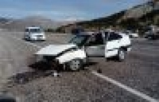 Otomobiller çarpıştı: 4 Yaralı