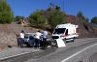 Otomobiller çarpıştı: 6 yaralı