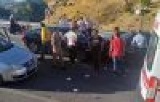 Otomobiller kafa kafaya çarpıştı: 1 yaralı