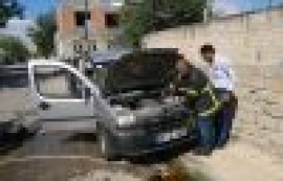  Park halindeki hafif ticari araç yandı