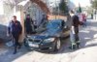 Park Halindeki Lüks Otomobil Yandı