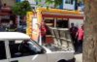 Park halindeki otomobil yandı