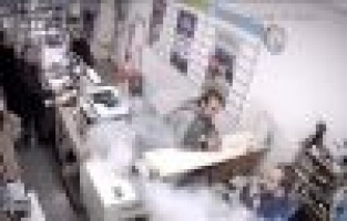 Patlayan telefon bataryası paniğe neden oldu