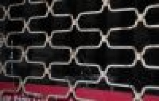 Pide fırınının camları kırıldı