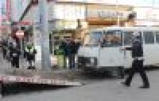  Plakasız minibüs polisi harekete geçirdi