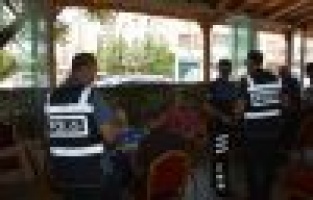 Polis ekipleri bin 812 kişinin kimlik sorgusunu yaptı