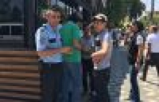 Polis şüpheli şahısları yakaladı