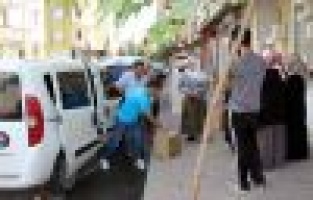 Polis Suriyeli Ailelere Yardım Paketi Dağıttı