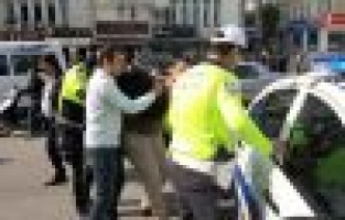 Polise mukavemette bulunduğu iddia edilen 2 kişi gözaltına alındı