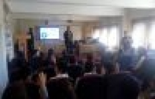 Polisler Öğrencilere Seminer Verdi
