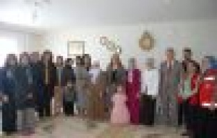 Protokol eşlerinden engelli çocuğa doğum günü sürprizi