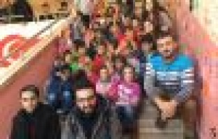 Renkli Fırçalar okulu boyadı