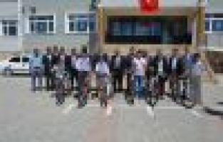 Sağlık Bakanlığı Öğrencilere Bisiklet Hediye Etti