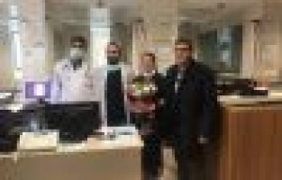 Sağlık çalışanlarına çiçekli teşekkür