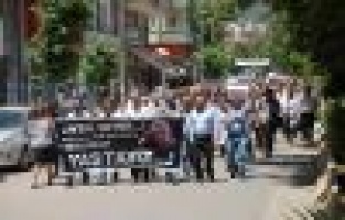 SAĞLIKÇILAR YÜRÜDÜ, “YASTAYIZ, İSYANDAYIZ”