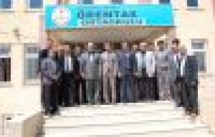 SAMSAT'TA BEYAZ BAYRAK ALAN OKULLARA PLAKET VERİLDİ