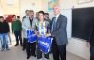 SAMSAT'TAKİ KÖY ÇOCUKLARINA GİYİM YARDIMI YAPILDI