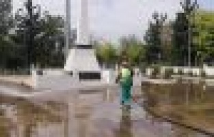 Şehir mezarlığında temizlik çalışması yapıldı