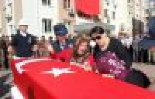 Şehit polis memuru için tören düzenlendi