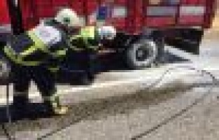 Seyir halindeki kamyon alev aldı