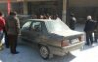 Seyir halindeki otomobil alev aldı