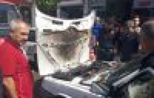 Seyir halindeki otomobil alev aldı