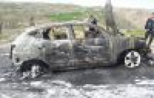 Seyir halindeki otomobil yanarak kül oldu