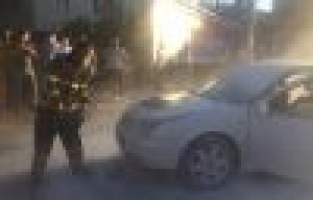 Seyir halindeki otomobil yandı