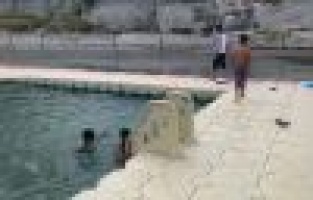 Sıcaktan Bunalanlar Havuzlarda Serinliyor