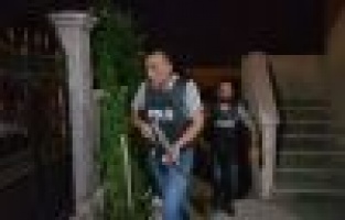 Silah sesleri polisi alarma geçirdi