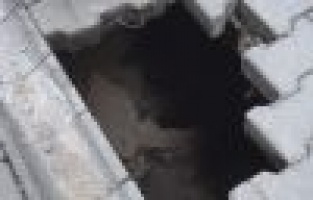 Sokakta dev çukur oluştu