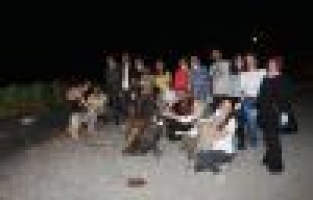 Sosyal medya üzerinden bir araya gelen gençlerden yürekleri ısıtan davranış