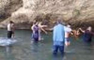 Suda yaşanan can pazarı kamerada