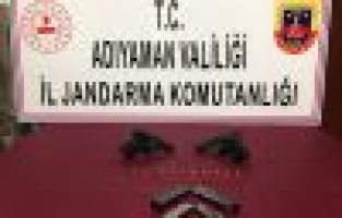 Şüpheli araçlarda tabancalar ele geçirildi