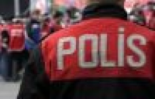 Şüpheli araçta ruhsatsız silah ele geçirildi