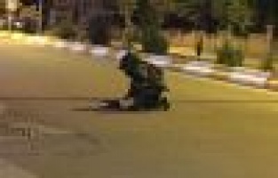 Şüpheli kol çantasından makyaj malzemeleri çıktı